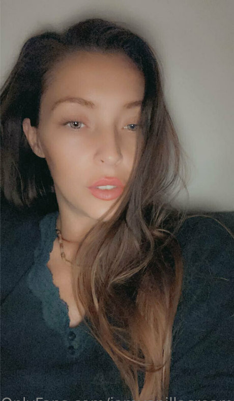 iamvanillacream naked model image