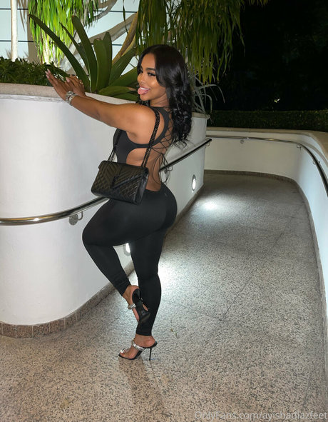 ayishadiazfeet naked model photos