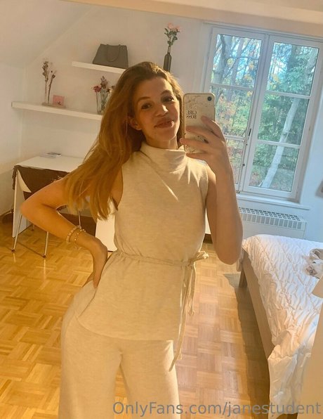 lovvejane star exclusive image