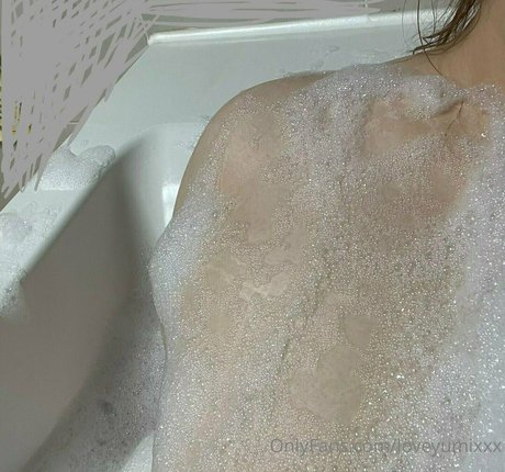 loveyumixxx model exclusive images