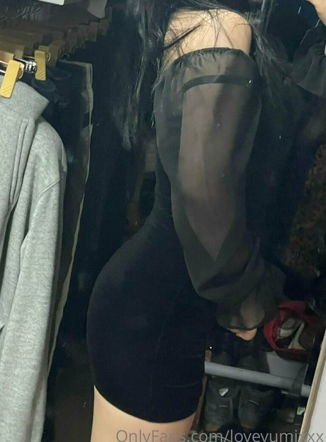 loveyumixxx model top img
