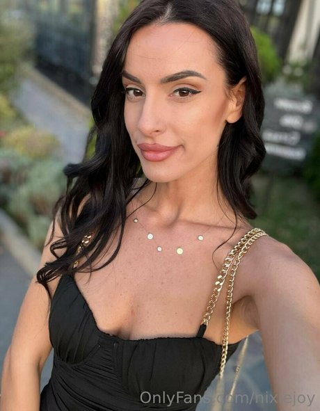 nixiejoy sexy model photo