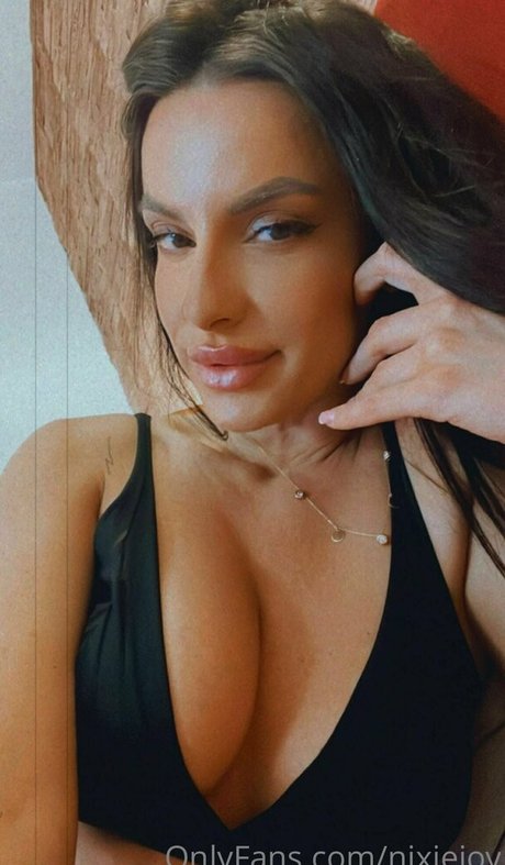 nixiejoy sexy model img