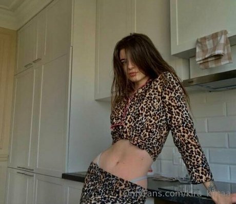 kira kirraa nude model images