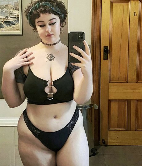 milabloomoo model exclusive images