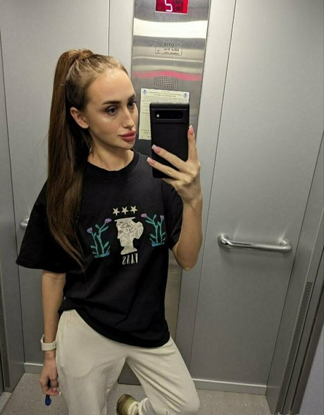 katecox beautiful pornstar image