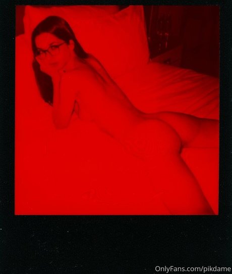 Pikdame model adult photos