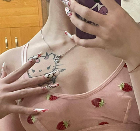 imhorndoll pornographic star pic