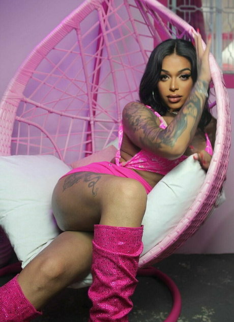 transsohot adult star photo