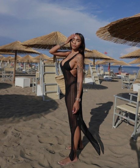 Paola Henriquez beautiful model images