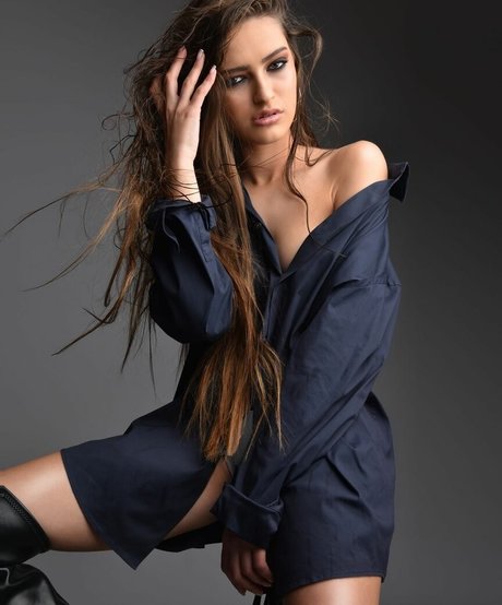 Emily Kuper free star photo