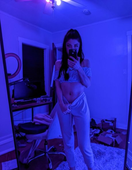 KiraChats pornographic actress images