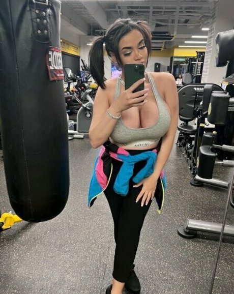 sheismichaela sexy star image