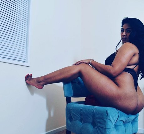 AngelaBrinx nude model img