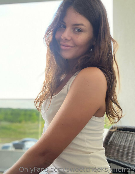 sweetcheeksjuliefree sexy actress photo
