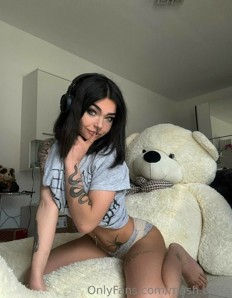 littlemash beautiful model image