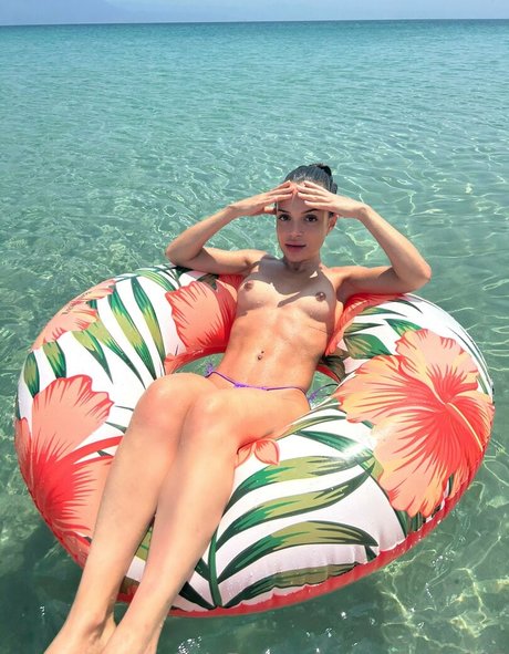 itsangela007 exclusive star pic