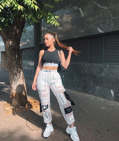 Effy Palarya nude model galleries