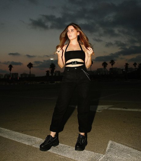 Effy Palarya model hot image