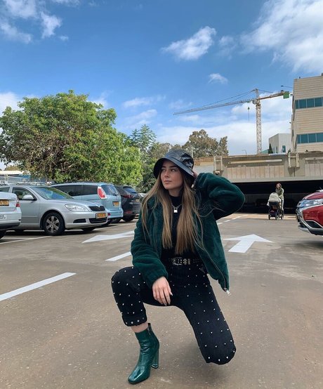 Effy Palarya star hot images