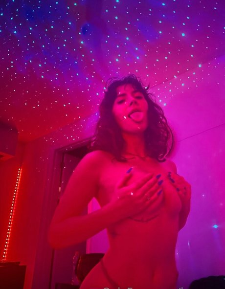 keepers naked star photo