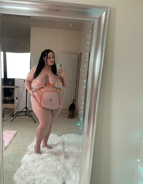 fateliza naked model galleries