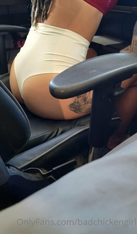 BadChickenGirl best star photo