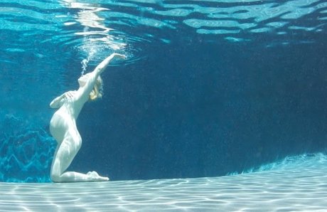 lesbian kissing onlyfans free nude archive