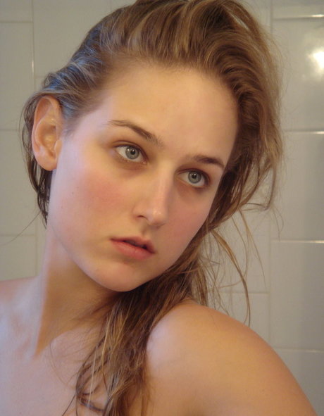 Leelee Sobieski nude model images