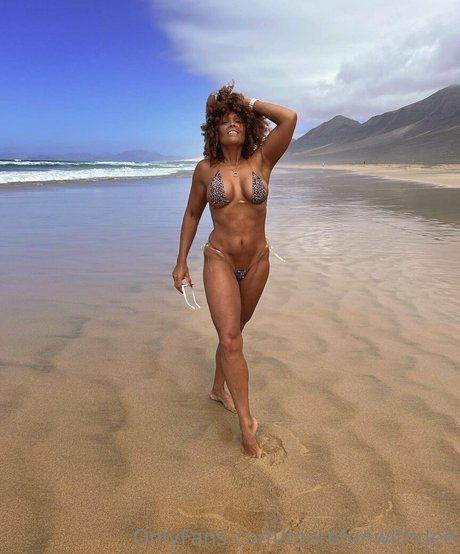 morefunwithdee nudes model image