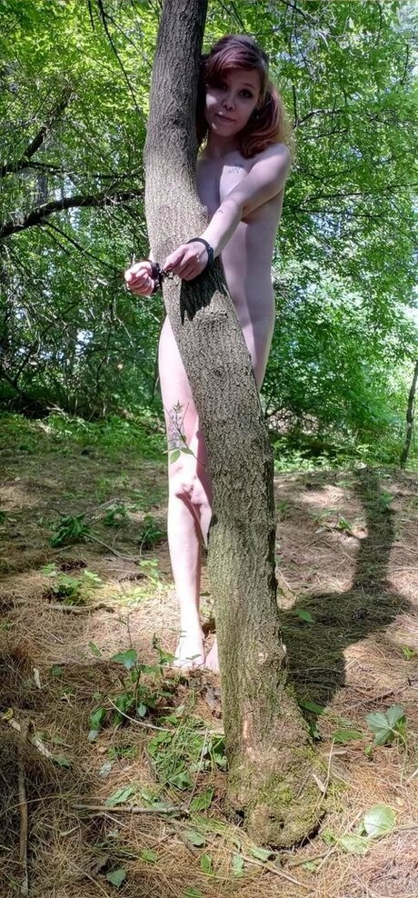 modernmorticia model perfect pics