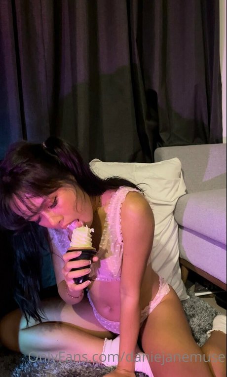 daniejanemuse model xxx pics