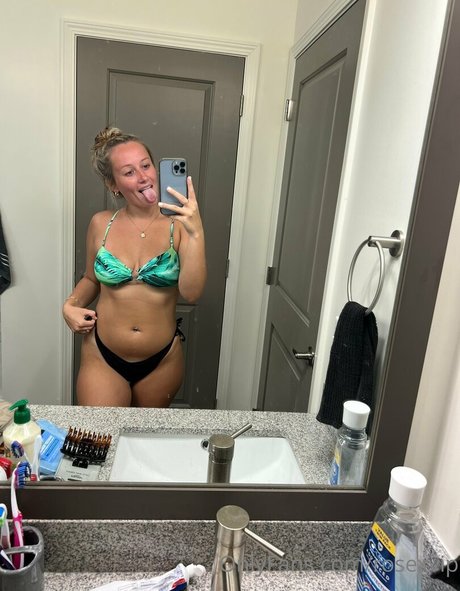 yourgirlfriendrose beautiful model galleries