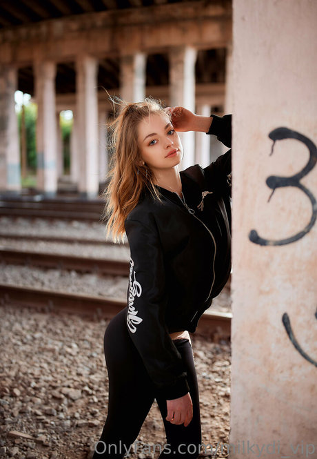 milkydi vip model exclusive galleries