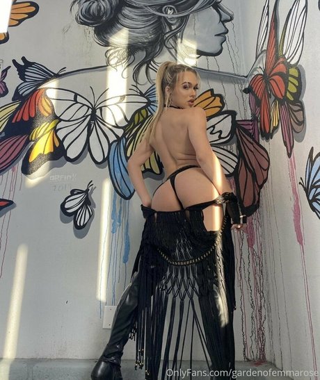 hooters onlyfans adult images