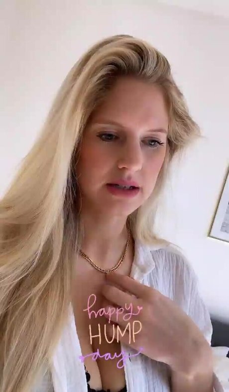 Miss Sophy star adult pics