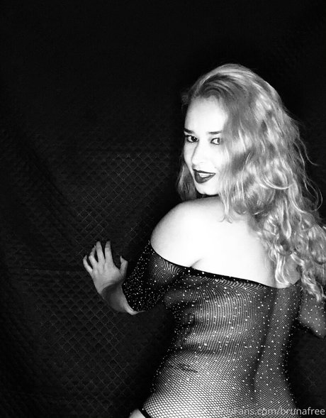 brunafree star naked picture