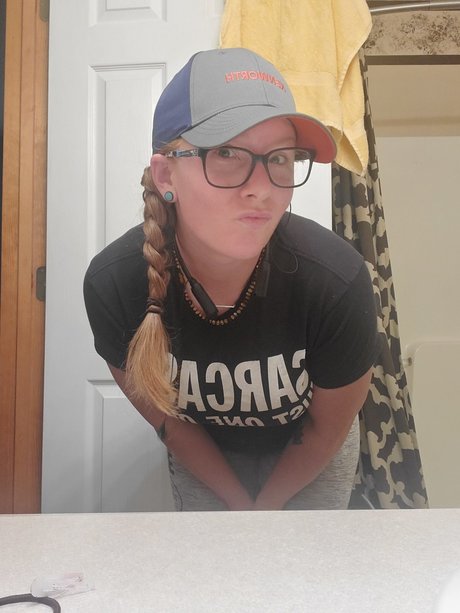 RedHotMomma model top photos