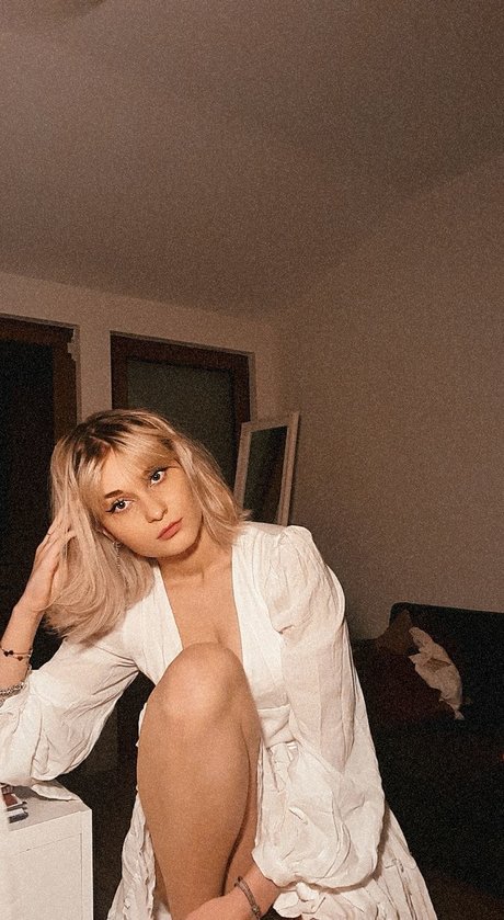 Saskia xxx star images