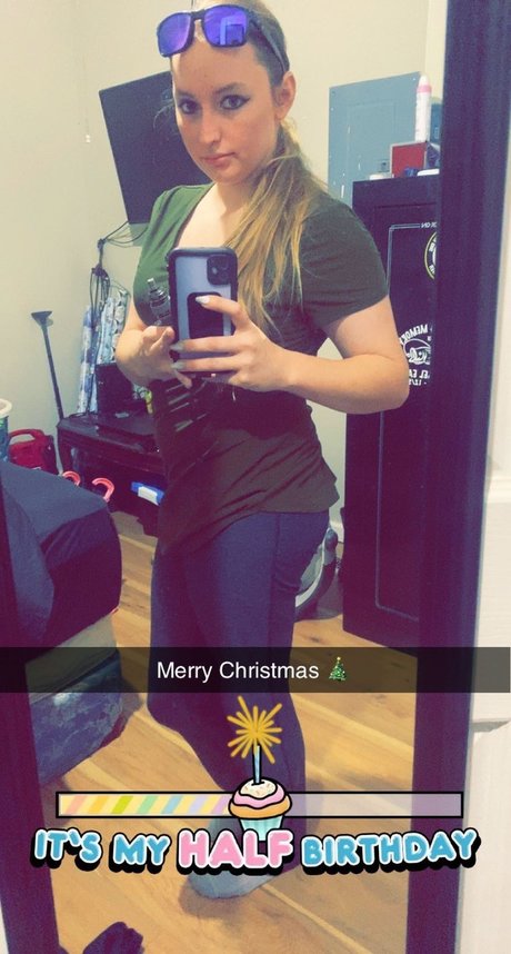 Sarah Diaz naked actress pic