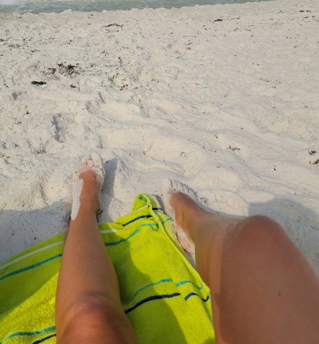 Sarah Barah art model photos