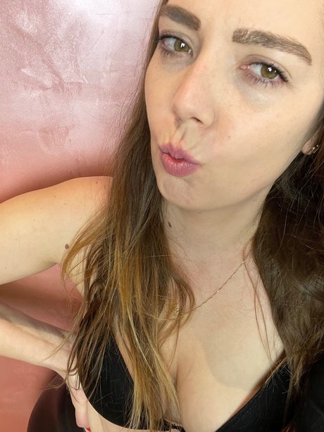 SweetMira model naked pic