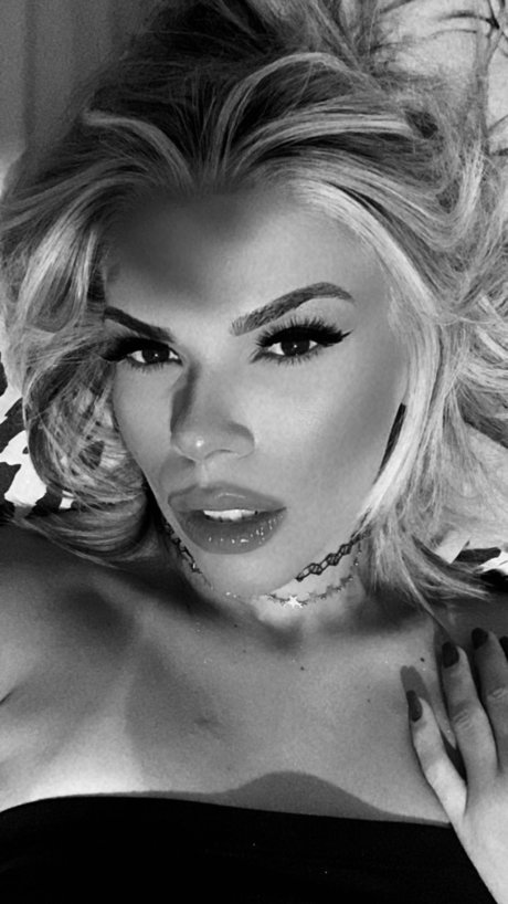 Shantal hot model image