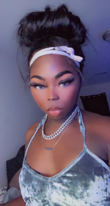 Tinkiana pornographic model photo