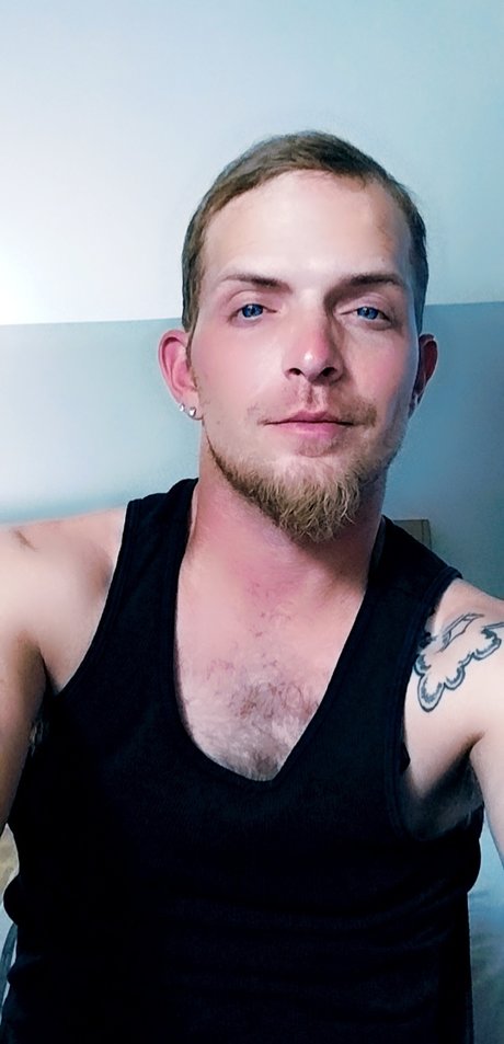 XXXBadBradleyXXX star top pics