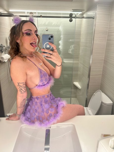 D E M I free pornstar gallery