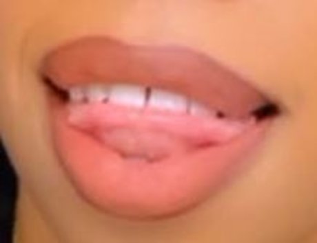 Miss DSLips hot model picture