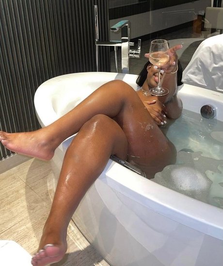 Strawberrykissez sex star pics