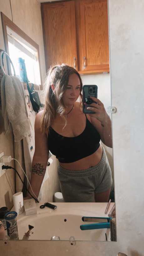 Brooklyn Belle model exclusive images