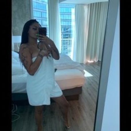 _Mellow Yellow_ nudes model img